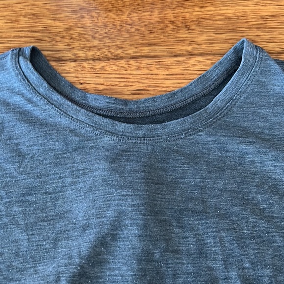 Grey lululemon top - Picture 4 of 5